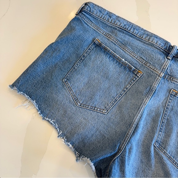 Abercrombie & Fitch Women's High Rise Mom Denim Shorts Size 37 Blue Distressed - Picture 7 of 11